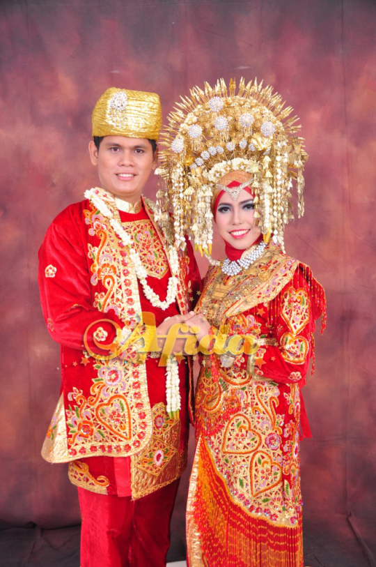 Detail Gambar Baju Adat Sumatera Barat Nomer 51