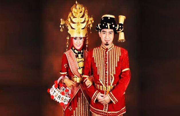 Detail Gambar Baju Adat Sumatera Utara Nomer 16