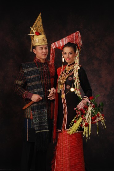 Detail Gambar Baju Adat Sumatera Utara Nomer 30
