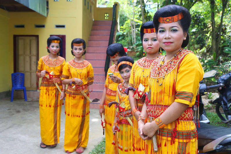 Detail Gambar Baju Adat Toraja Nomer 17