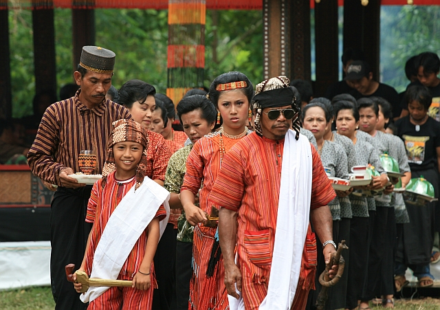 Detail Gambar Baju Adat Toraja Nomer 35