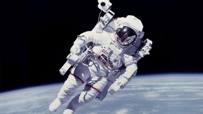 Detail Gambar Baju Astronot Nomer 10