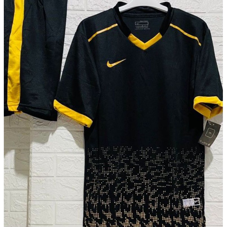 Detail Gambar Baju Bola Nomer 3