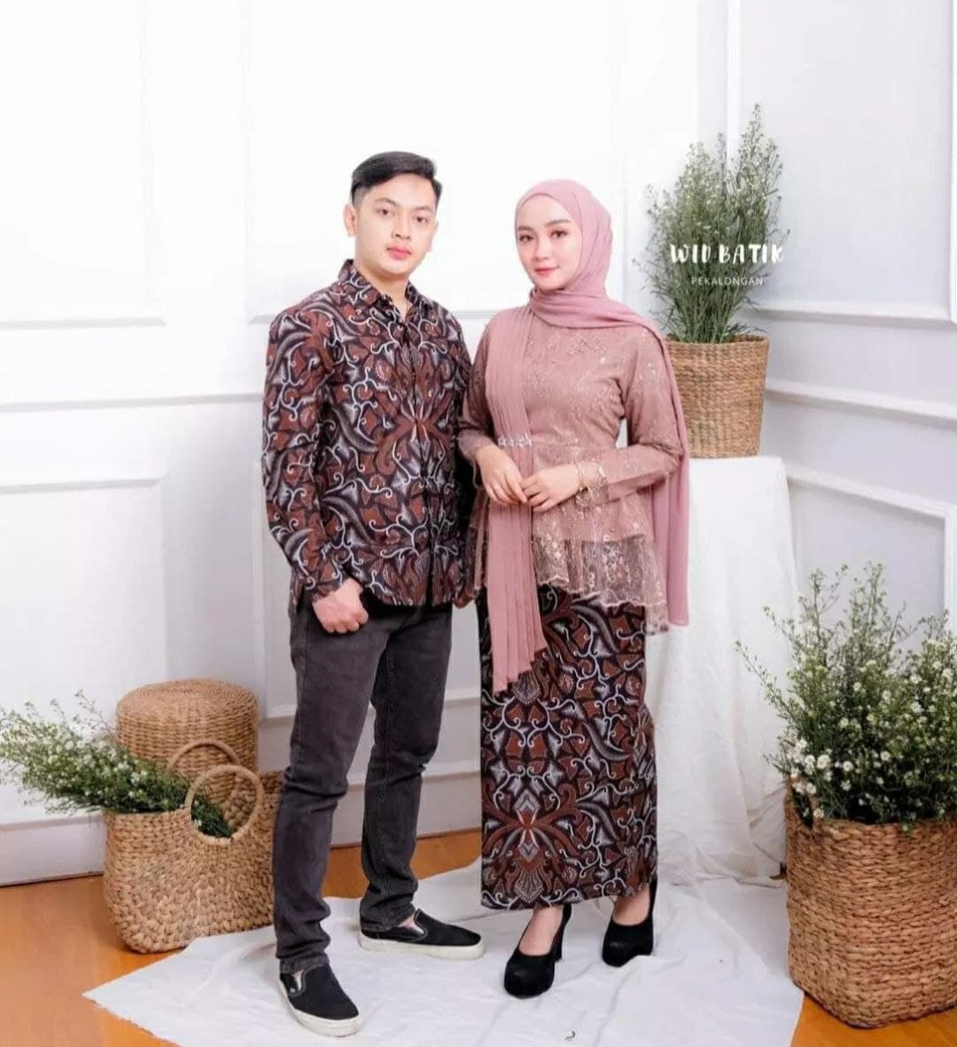 Detail Gambar Baju Couple Keluarga Untuk Pesta Nomer 19