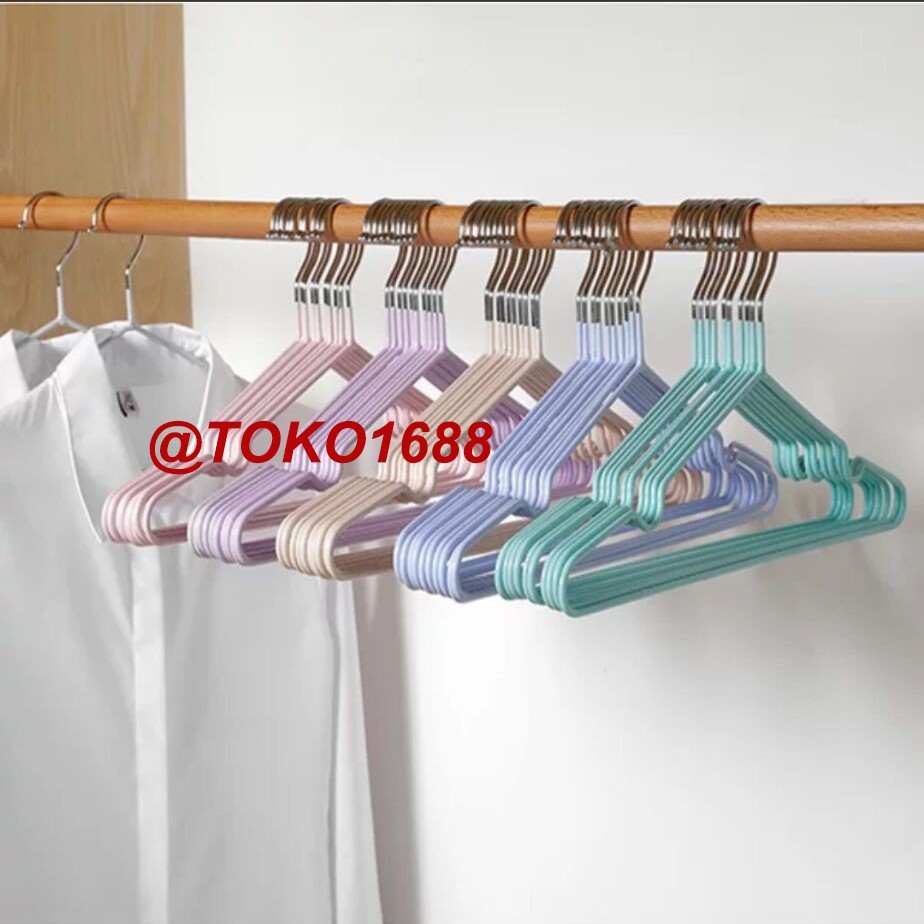 Detail Gambar Baju Di Hanger Nomer 29