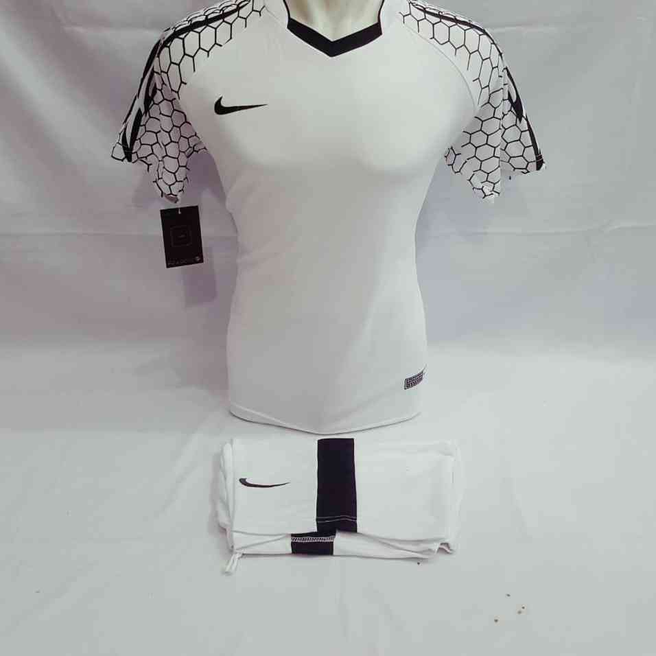 Detail Gambar Baju Futsal Nike Nomer 46