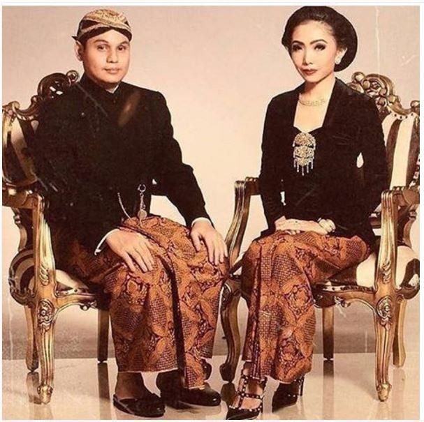 Detail Gambar Baju Kebaya Jadul Jawa Timur Nomer 35