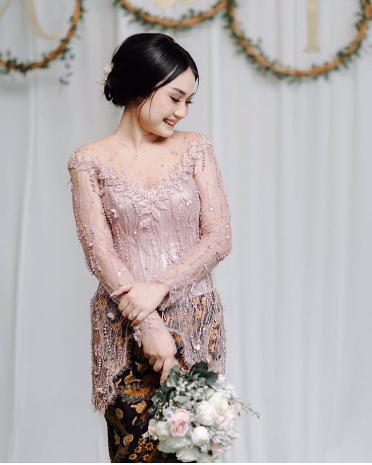 Detail Gambar Baju Kebaya Jawa Timur Nomer 14