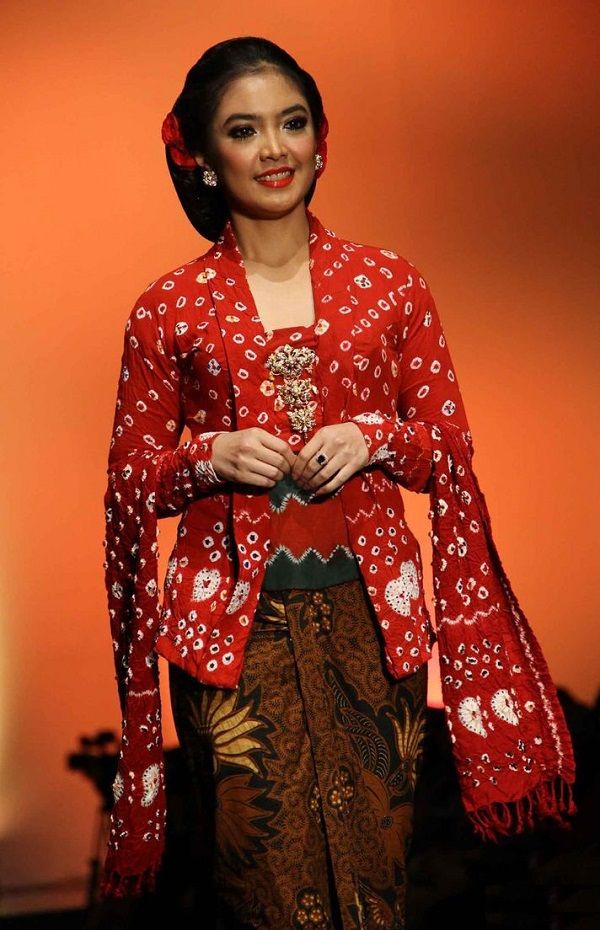 Detail Gambar Baju Kebaya Jawa Timur Nomer 41