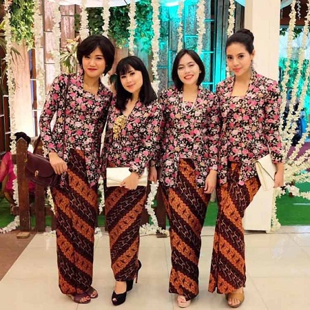 Detail Gambar Baju Kebaya Jawa Timur Nomer 45