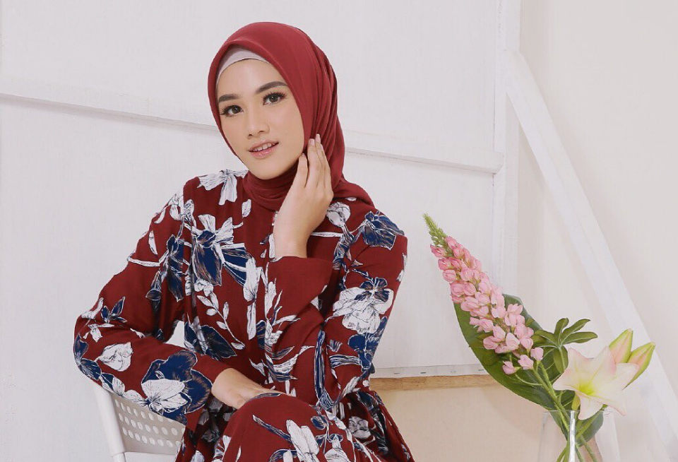 Detail Gambar Baju Merah Marun Nomer 38