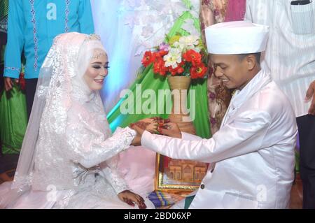 Detail Gambar Baju Nikah Nomer 46