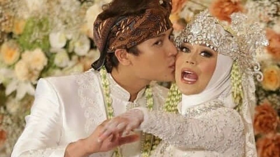 Detail Gambar Baju Penganten Nomer 31