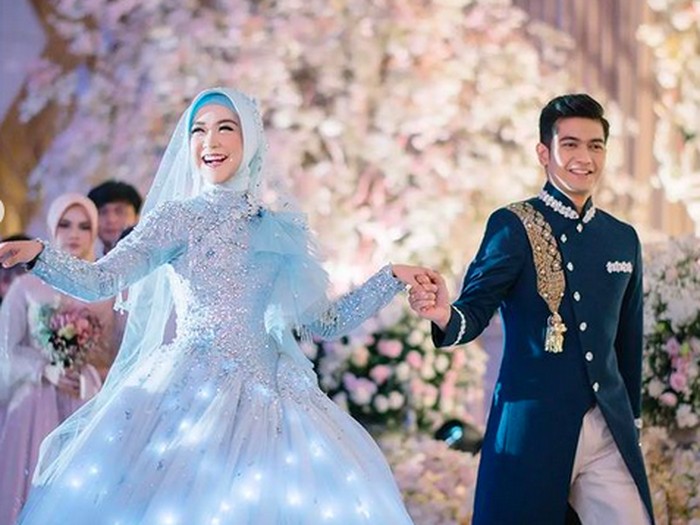 Detail Gambar Baju Pengantin Nomer 10