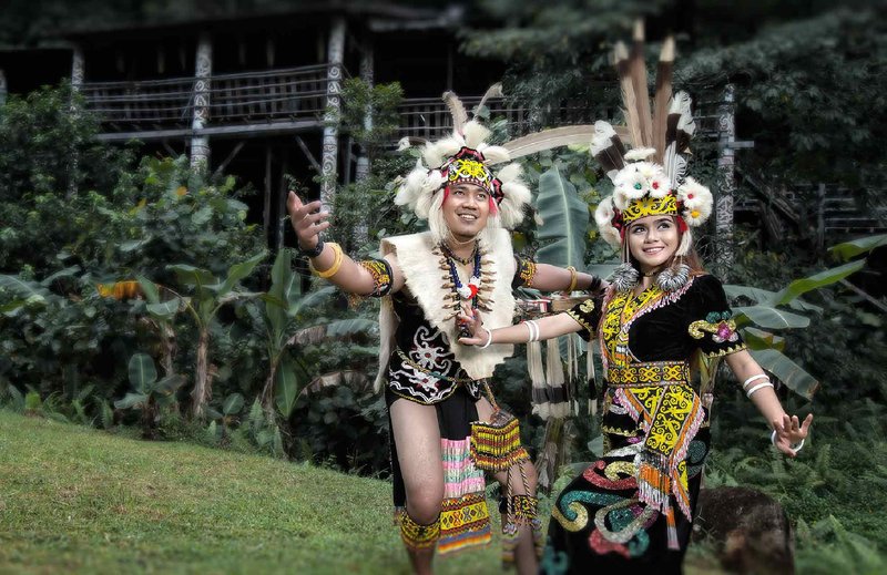 Detail Gambar Baju Suku Dayak Nomer 18