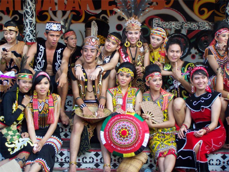 Detail Gambar Baju Suku Dayak Nomer 29