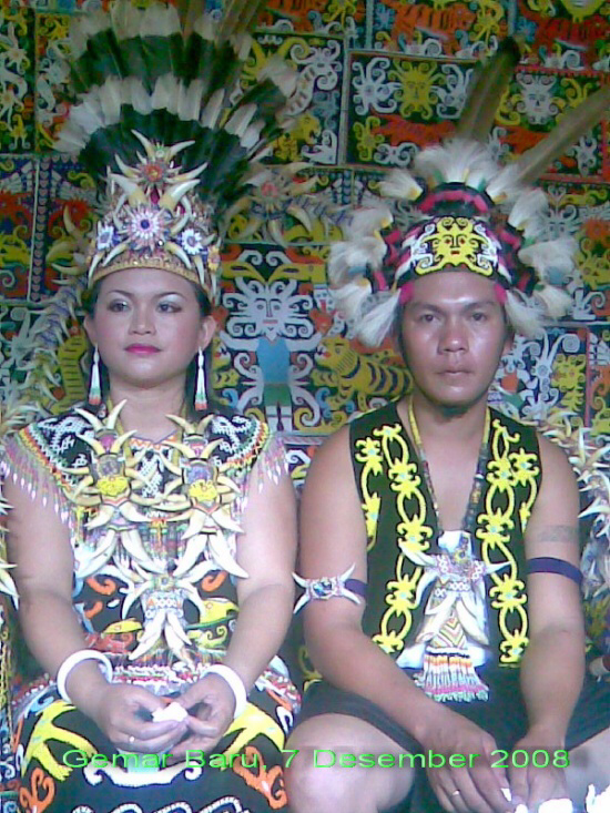 Detail Gambar Baju Suku Dayak Nomer 36