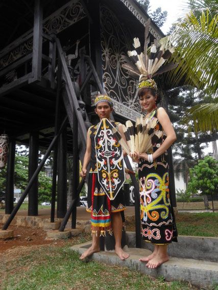 Detail Gambar Baju Suku Dayak Nomer 5