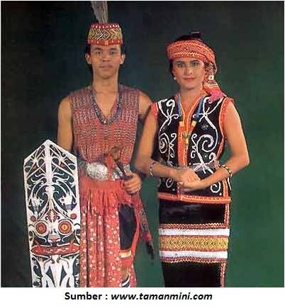 Detail Gambar Baju Suku Dayak Nomer 9