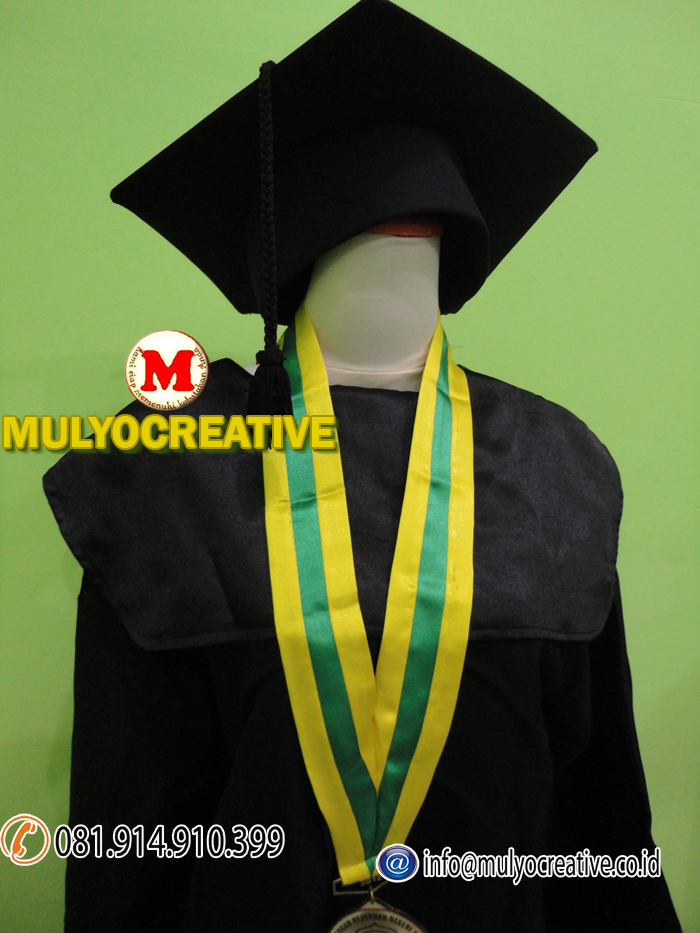 Detail Gambar Baju Toga Wisuda Nomer 34