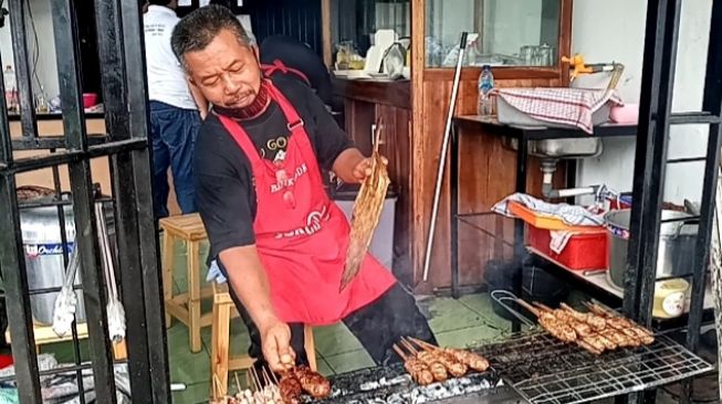 Detail Gambar Bakar Sate Nomer 21