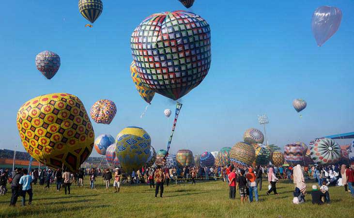 Detail Gambar Balon Dengan Lima Warna Nomer 32