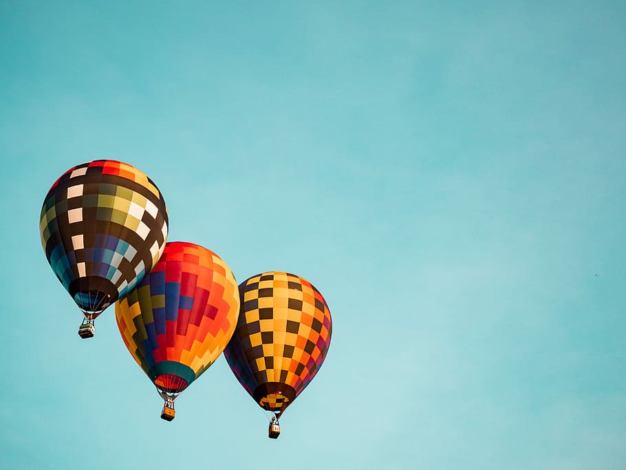 Detail Gambar Balon Terbang Di Langit Nomer 24