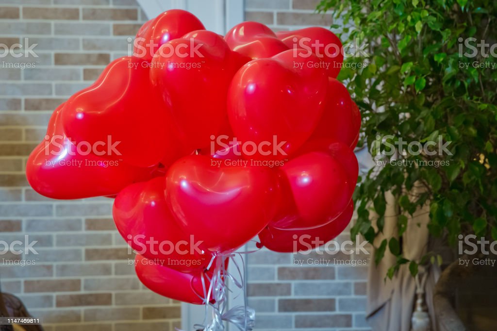 Detail Gambar Balon Warna Merah Nomer 14