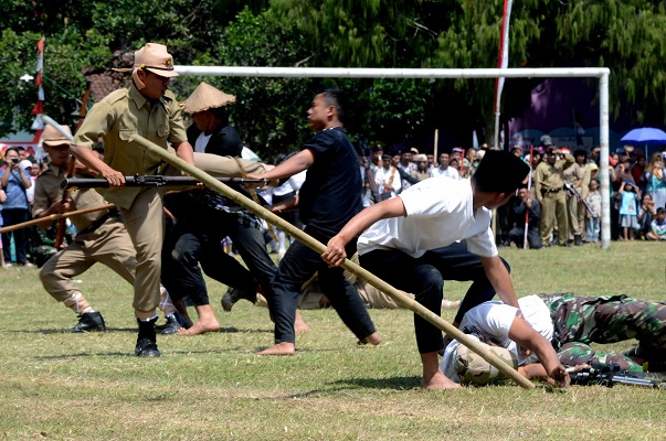 Detail Gambar Bambu Runcing Nomer 21