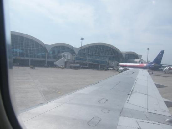 Detail Gambar Bandara Sultan Hasanuddin Nomer 4
