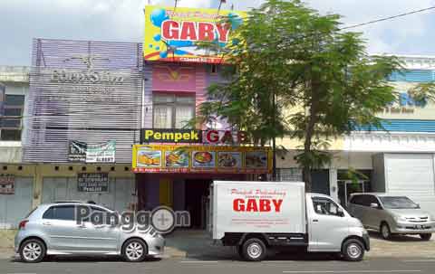 Detail Gambar Bangunan Rumah Makan Mpempe Nomer 20