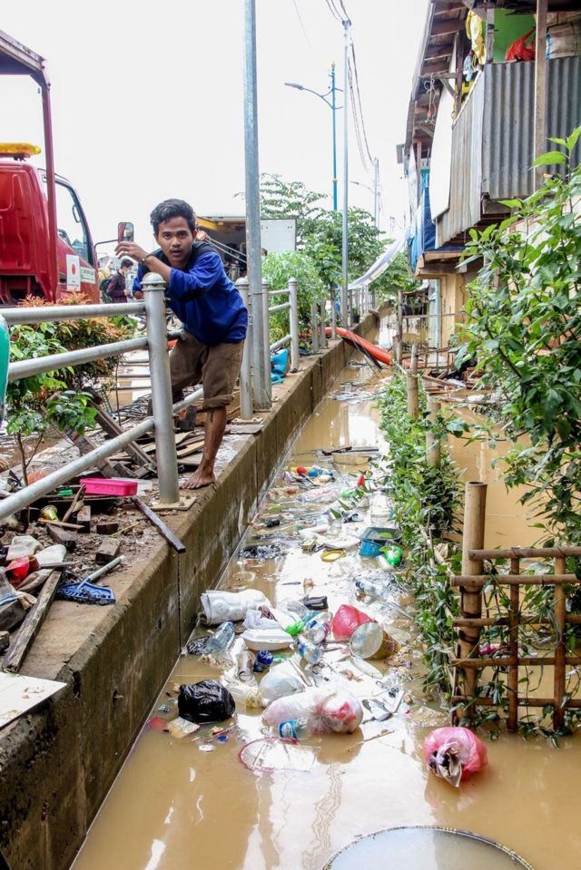 Detail Gambar Banjir Akibat Sampah Nomer 6