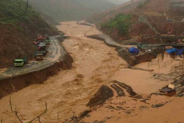 Detail Gambar Banjir Dan Longsor Nomer 9