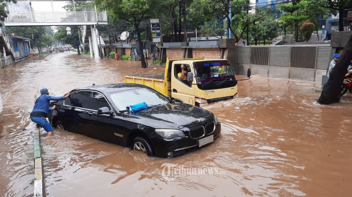 Detail Gambar Banjir Di Jakarta Nomer 20