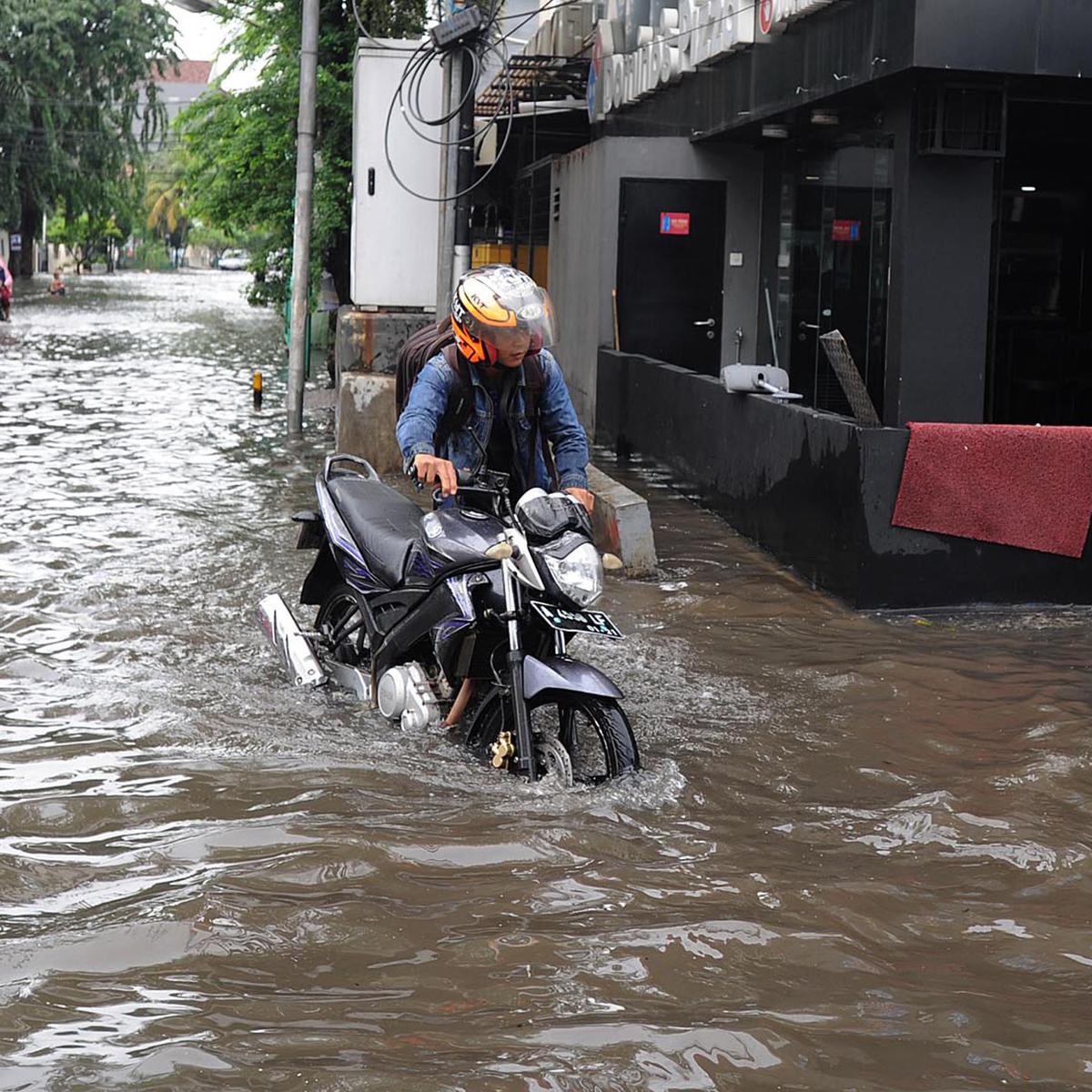 Detail Gambar Banjir Di Jakarta Nomer 21