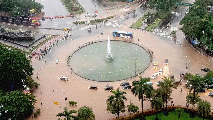 Detail Gambar Banjir Di Jakarta Nomer 22
