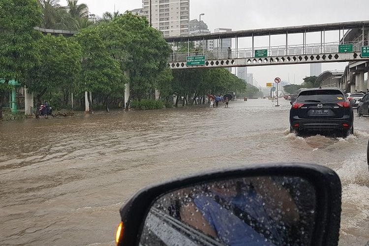 Detail Gambar Banjir Di Jakarta Nomer 26