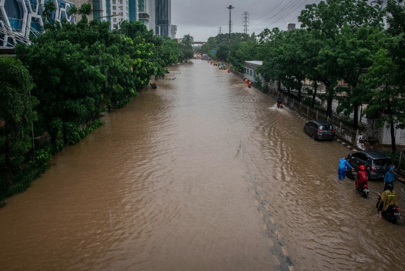 Detail Gambar Banjir Di Jakarta Nomer 28