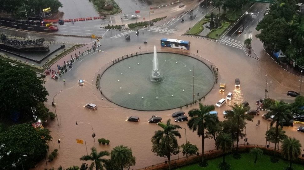 Detail Gambar Banjir Di Jakarta Nomer 32