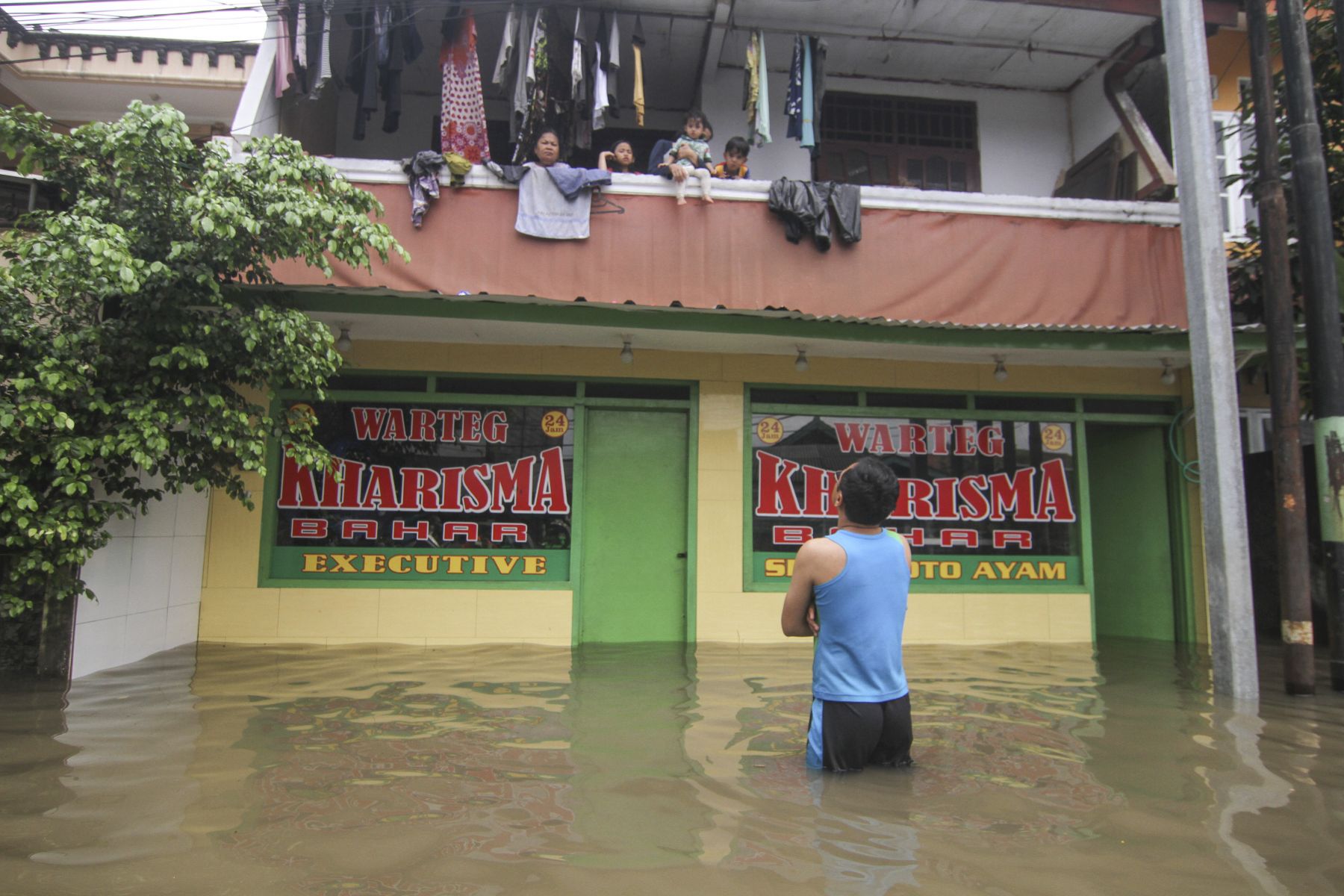 Detail Gambar Banjir Di Jakarta Nomer 33