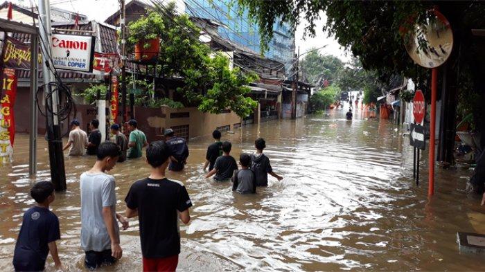 Detail Gambar Banjir Di Jakarta Nomer 36