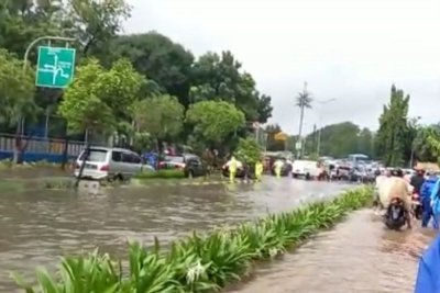 Detail Gambar Banjir Di Jakarta Nomer 41