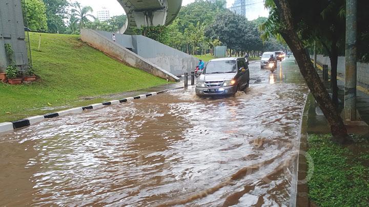 Detail Gambar Banjir Di Jakarta Nomer 50