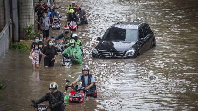 Detail Gambar Banjir Di Jakarta Nomer 10