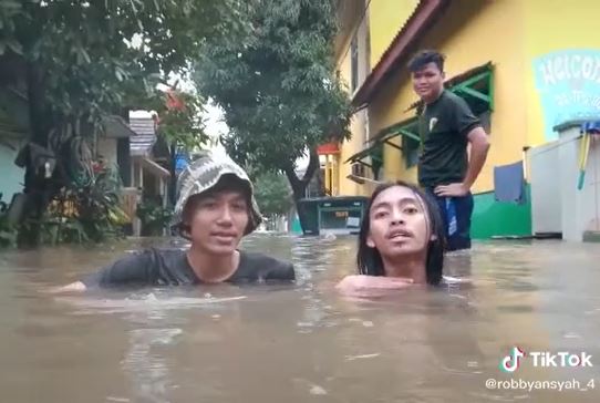 Detail Gambar Banjir Lucu Nomer 47