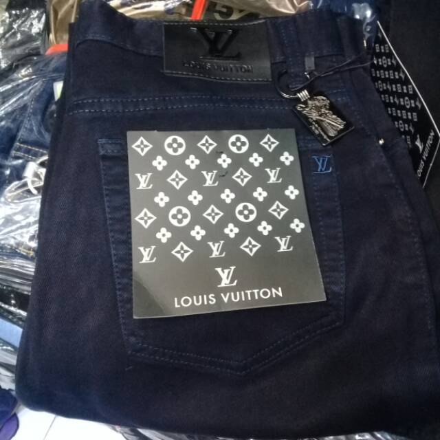 Detail Celana Jeans Louis Vuitton Nomer 2