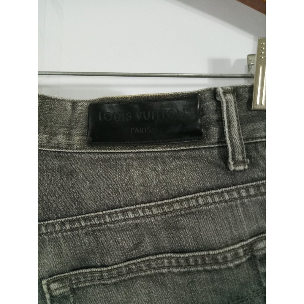 Detail Celana Jeans Louis Vuitton Nomer 50