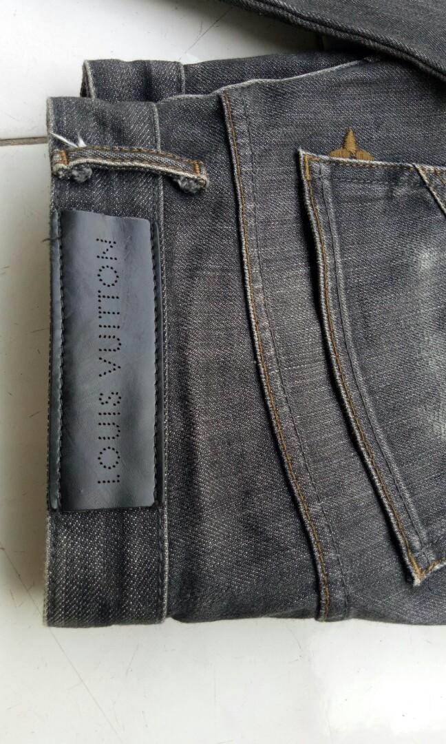 Detail Celana Jeans Louis Vuitton Nomer 52
