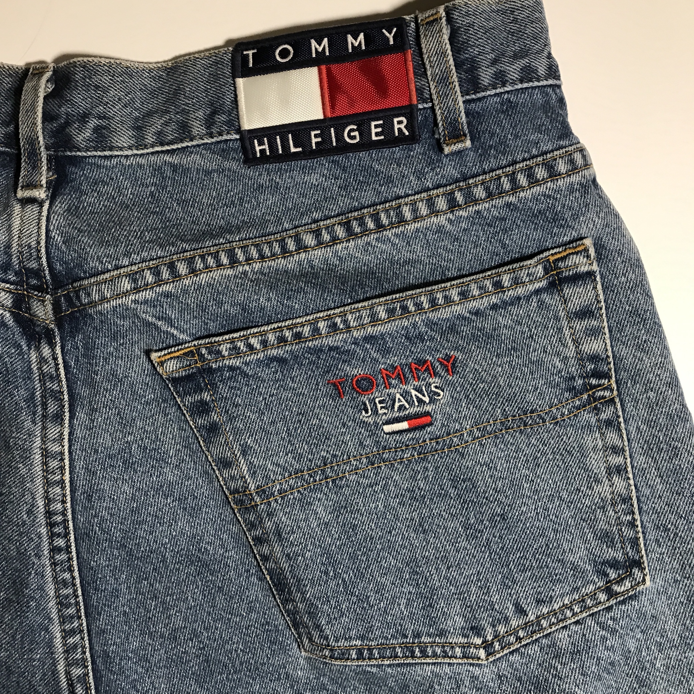 Detail Celana Jeans Tommy Hilfiger Nomer 24