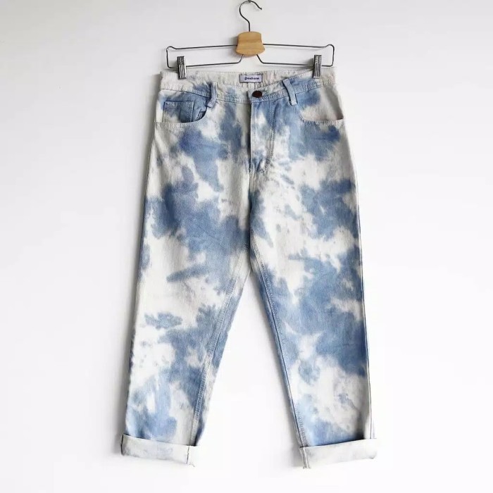 Detail Celana Tie Dye Jeans Nomer 28